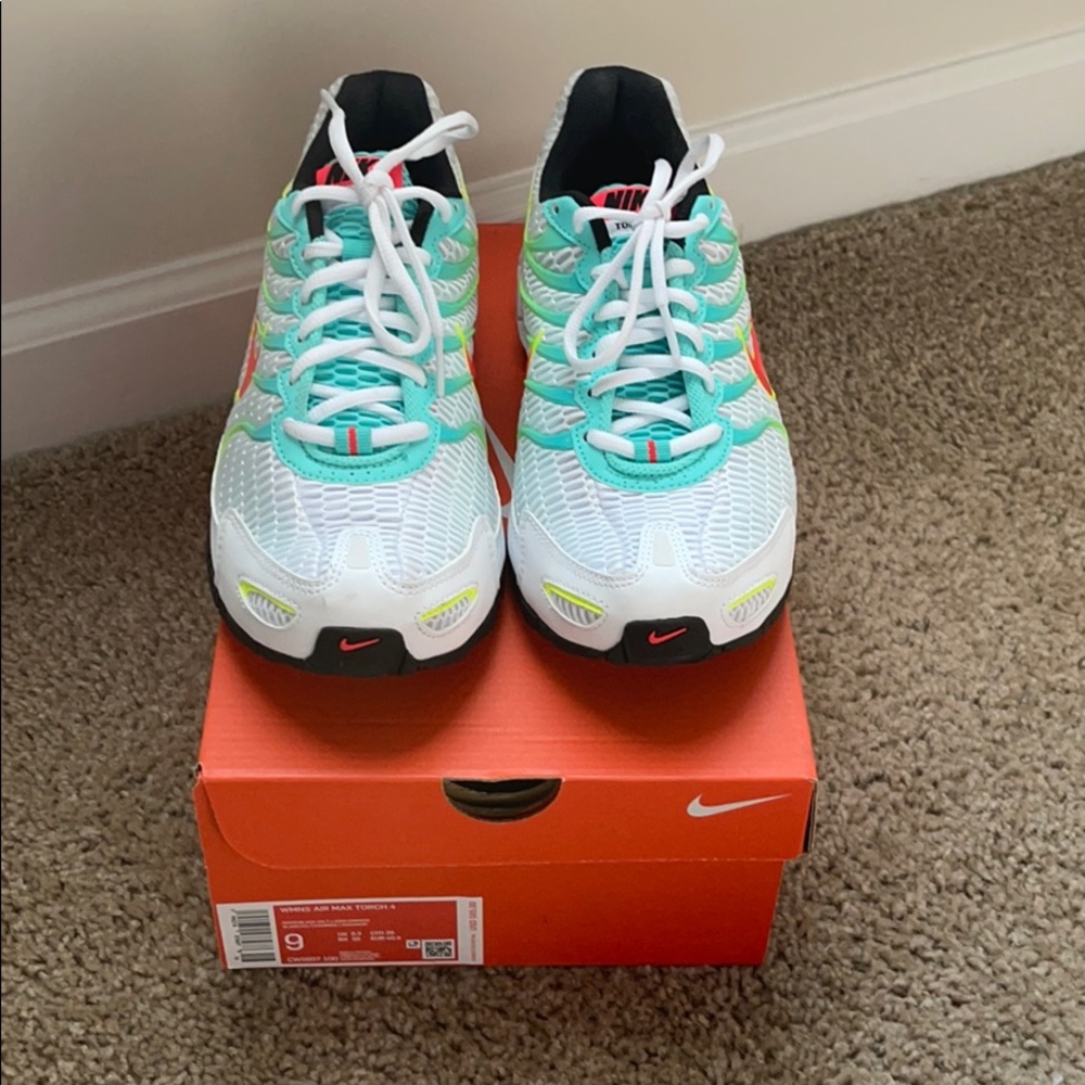Nike AirMax Torch 4